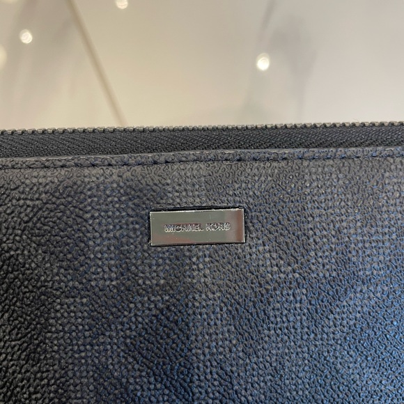 Michael Kors gray/black tablet/iPad case - Picture 2 of 5